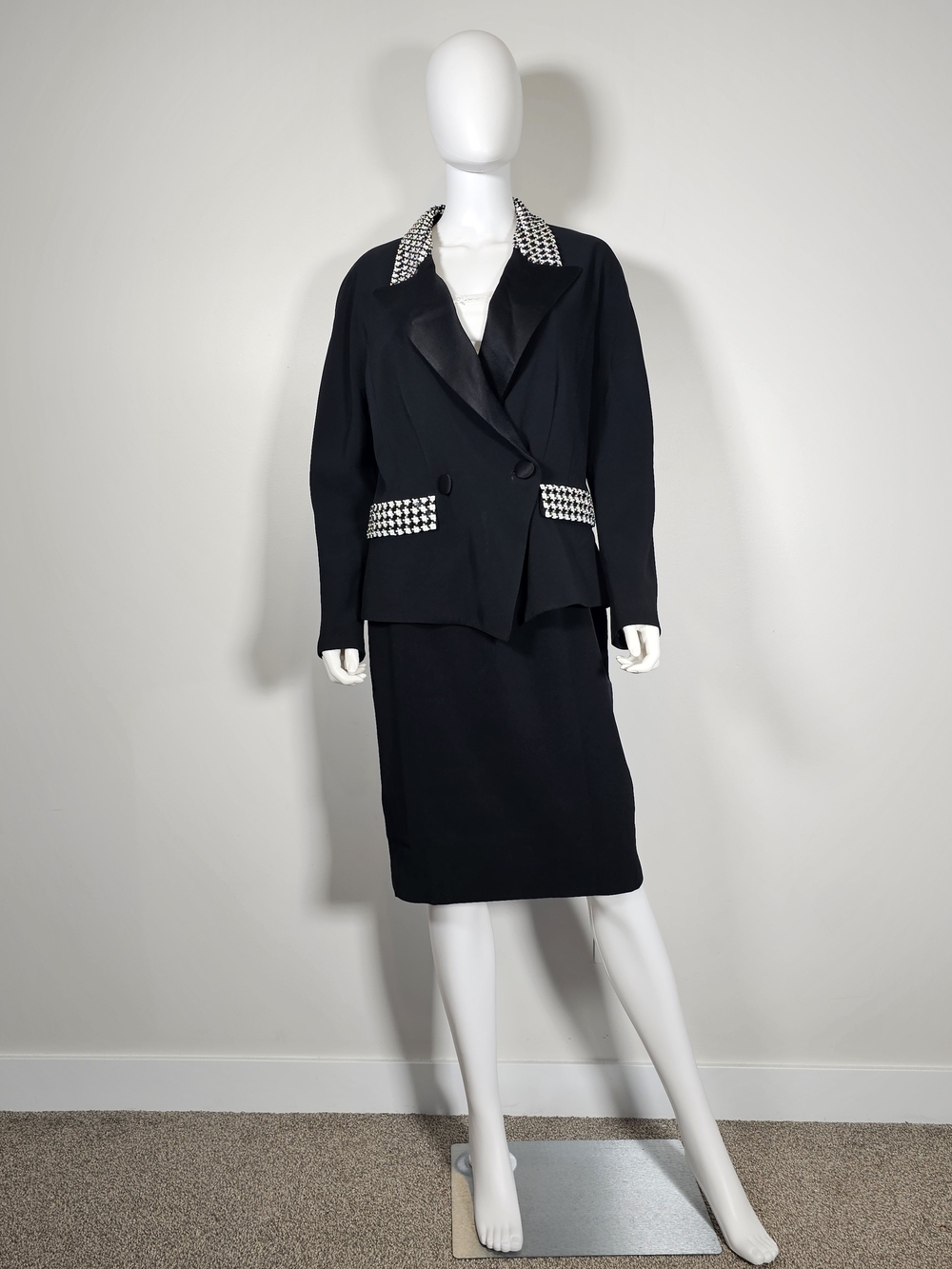 Black Women's Double-Breasted Blazer with Houndstooth Accent
